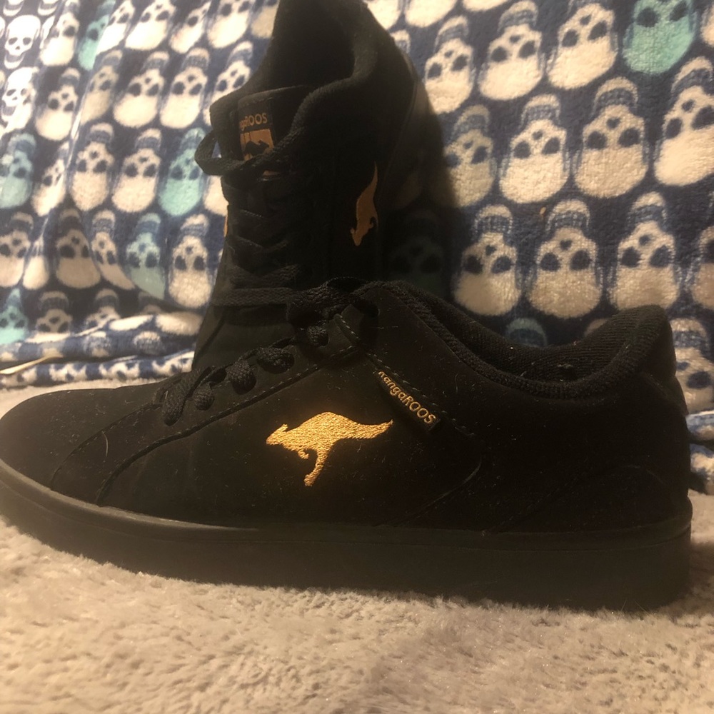 Kangaroo tennis shoes